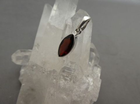 Anhänger Granat / 925'er Silber / Navett