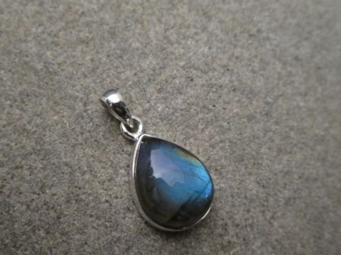 Labradorit-Anhänger / 925'er Silber / oval
