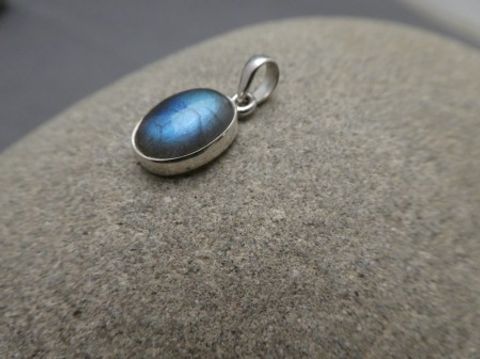 Labradorit-Anhänger / 925'er Silber / oval