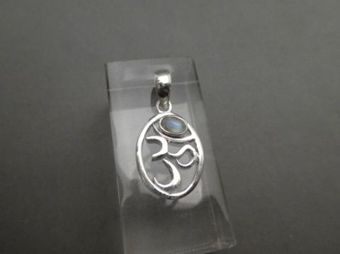 Mondstein-Anhänger / 925'er Silber / OM-Symbol
