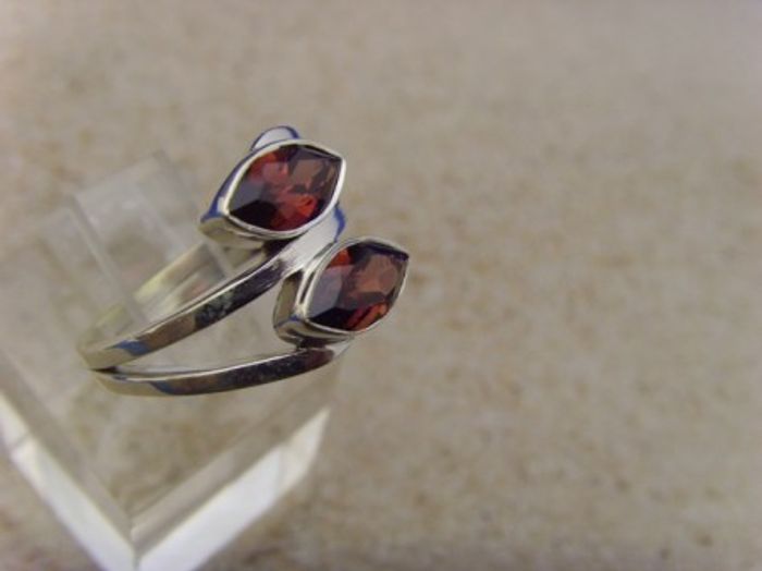 Granat Ring / 925'er Silber / Navettenform