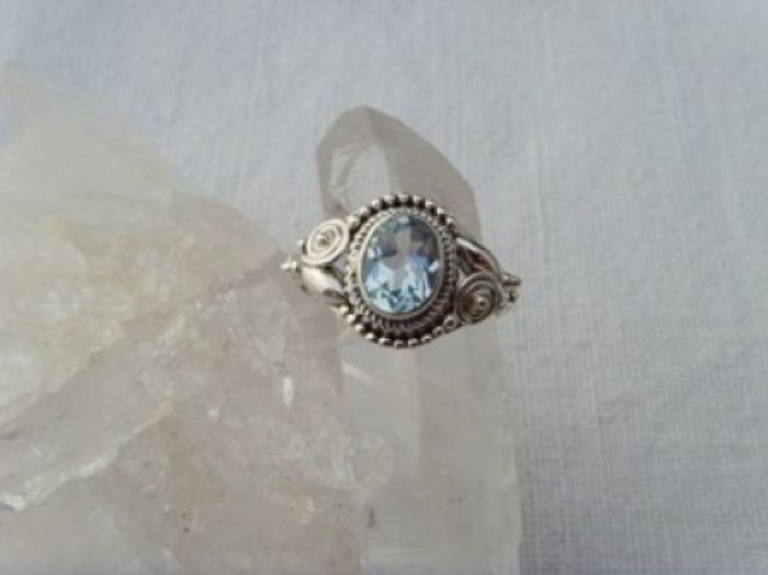 Blautopas-Ring / filigrane Handarbeit / 925'er Silber