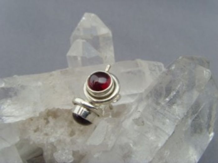 Granat Ohrstecker - Rund - 925'er Silber