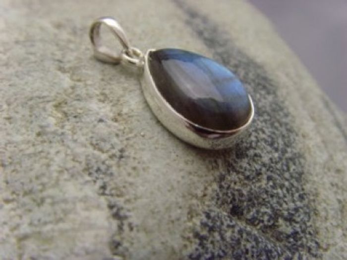 Labradoritanhänger - Tropfenform - 925'er Silber