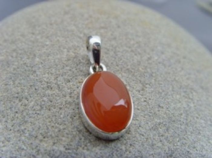 Karneol - Anhänger / oval / 925 er Silber
