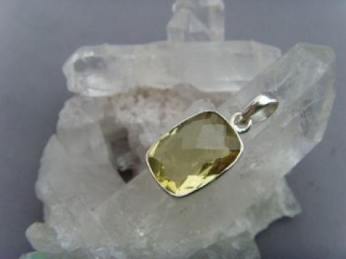 Lemon Quarz Anhänher / rechteckige Form / 925 er Silber