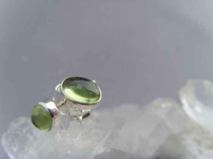 Peridot Ohrstecker - Oval - 925'er Silber