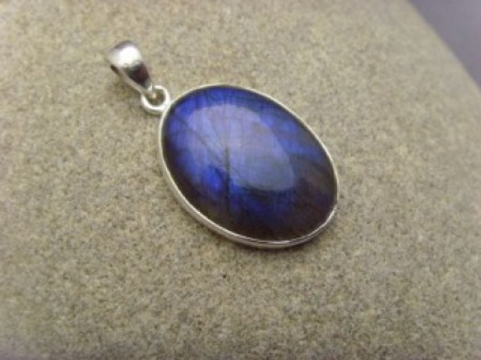 Labradorit Anhänger / schlicht / oval