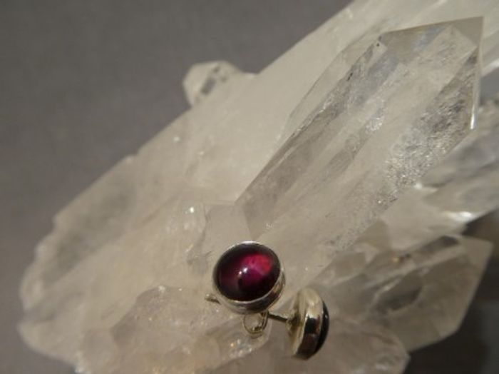 Granat Ohrstecker - Rund - 925'er Silber