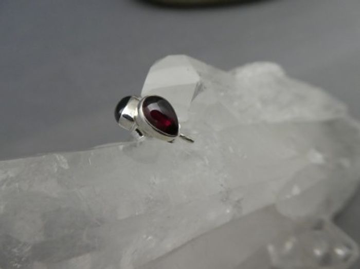 Granat Ohrstecker - Tropfen - 925'er Silber