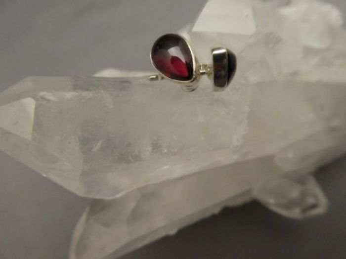 Granat Ohrstecker - Tropfen - 925'er Silber
