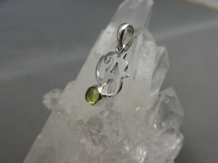 OM / Peridot - Anhänger / 925'er Silber
