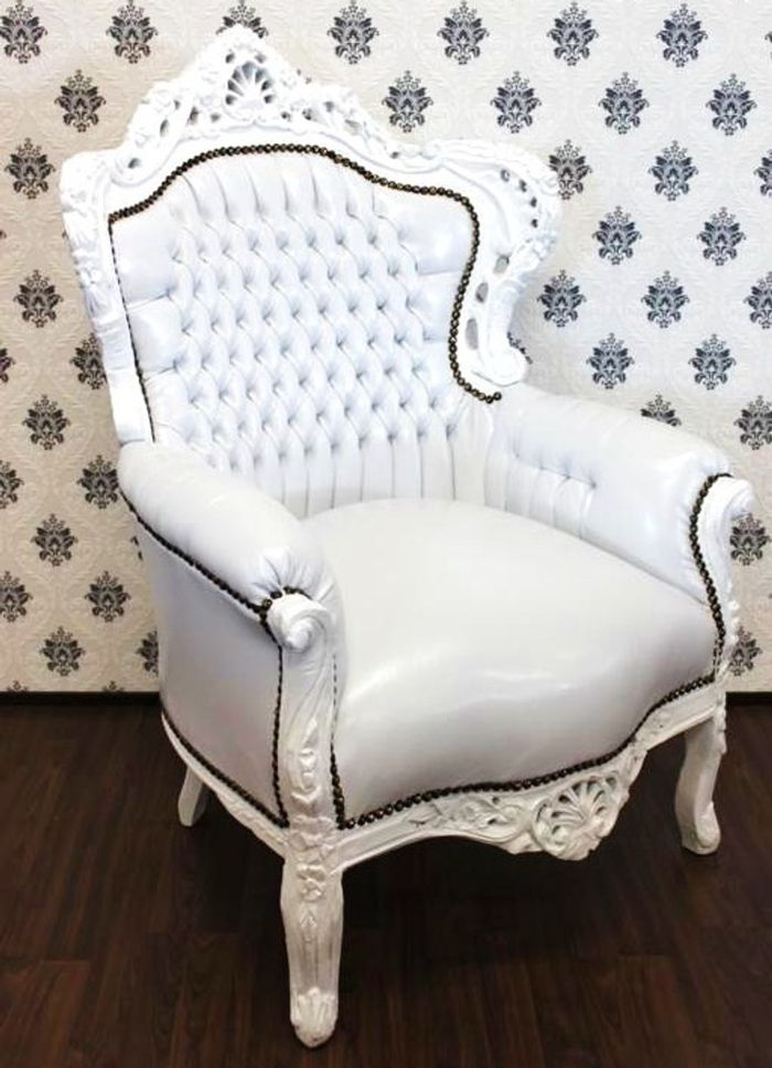 Casa Padrino Barock Sessel King Weiß / Weiß Lederoptik - Massivholz Antik Stil Sessel - 120 x 85 x 85 cm