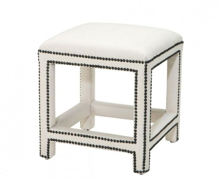 Casa Padrino Luxus Hocker im Barockstil, Weiß mit Antik-Bronze Nägeln, 47 x 47 x H. 52,5 cm