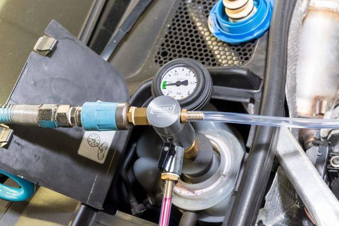 (EN) Tool/s, (EN) subpressure, (EN) for filling up, zum Kühlsystem