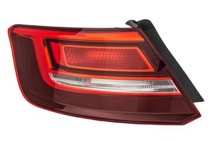 Lampe hinten L (äußerer Teil, W21W) passt zu: AUDI A3 8V Hatchback / SPORTBAC...