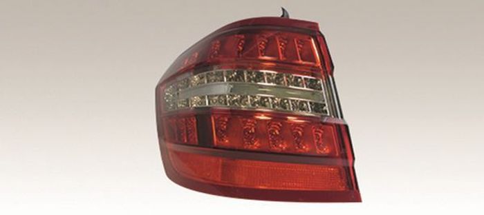 Lampe hinten R (äußerer Teil, LED) passt zu: MERCEDES E-KLASA W212 Kombi 01.0...