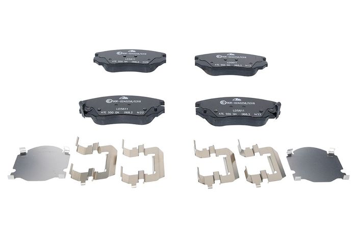 Bremsbelag Keramik vorne (mit Extras), passt zu: CHEVROLET MALIBU; MASERATI G...