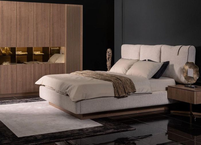 Graues Holzbett im eleganten Design für stilvolles Schlafzimmer