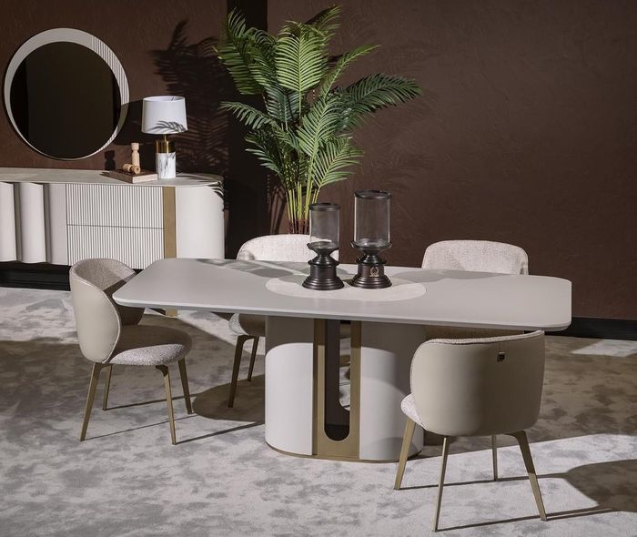 Elegantes Beiges Esszimmer Set aus Holz und Textil mit stilvollem