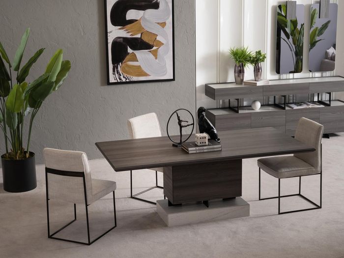 Elegantes braunes Esstisch- und Stühle-Set aus Holz und Textil