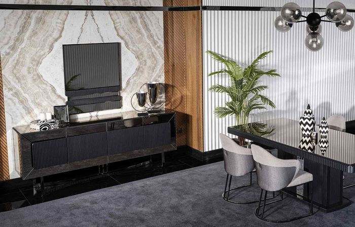 Elegantes graues Esszimmer Set aus Holz mit Spiegel und Sideboard