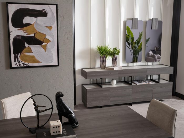Elegantes graues Esszimmer Set mit Sideboard und Spiegel aus Holz