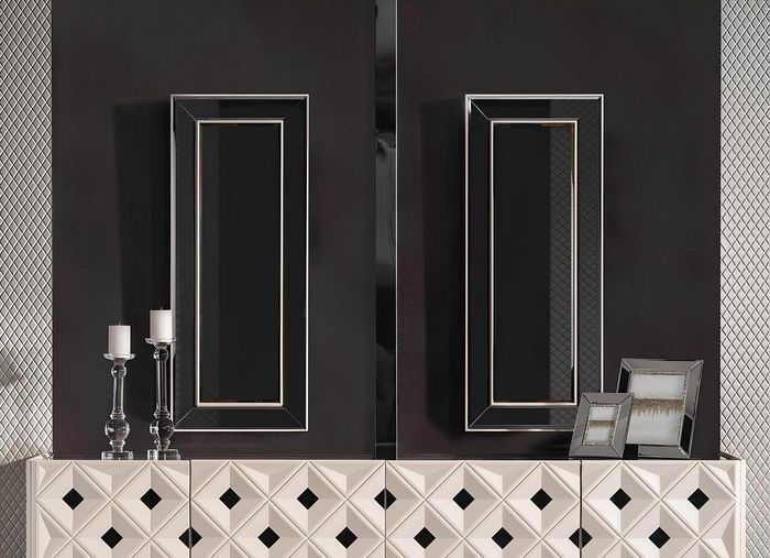 Moderner transparenter Glas-Spiegel in stilvollem Design