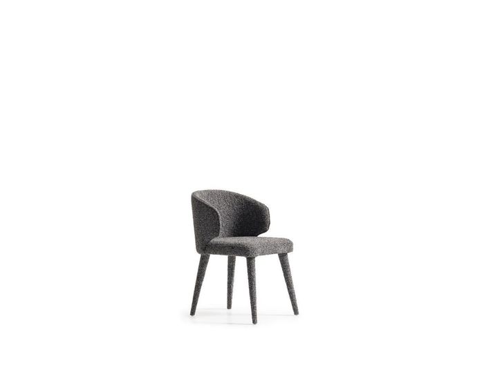 Grauer Holzstuhl im modernen Design