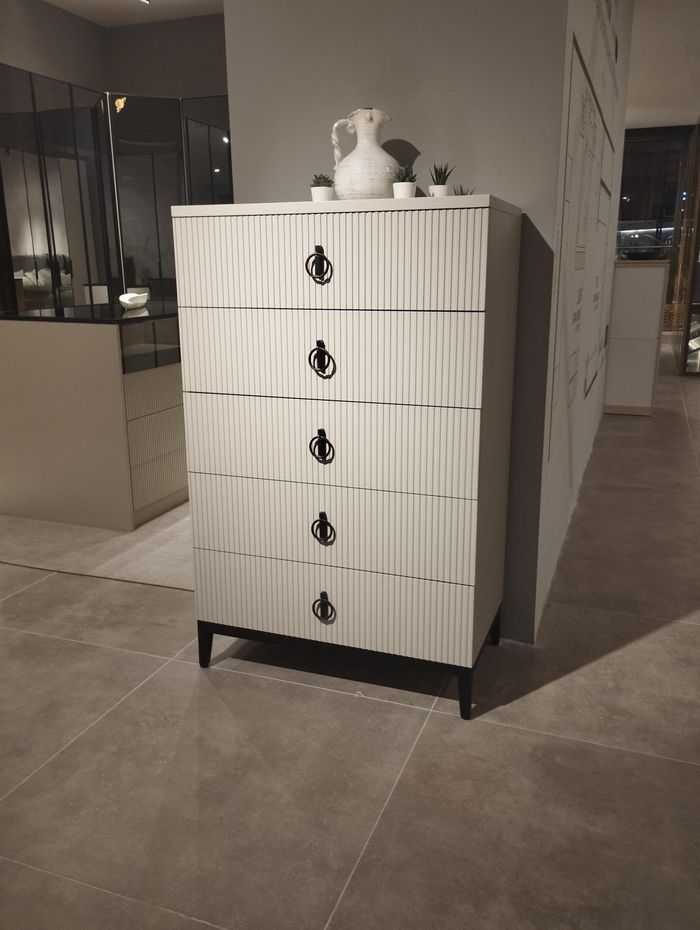 Elegante Kommode Perfekte Ergänzung für Ihr Schlafzimmer Interieur Neu
