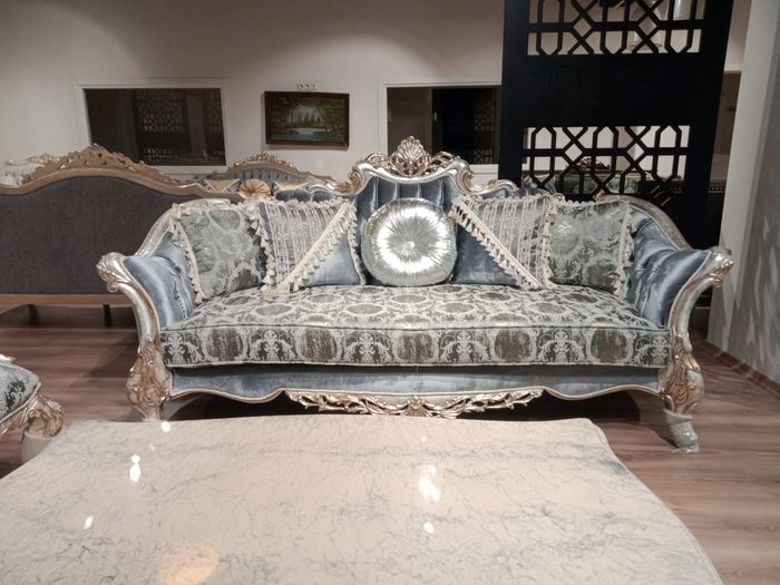 Dreisitzer Sofa 3 Blau Geschnitzte Beine Silberfarben Chesterfield Couchen