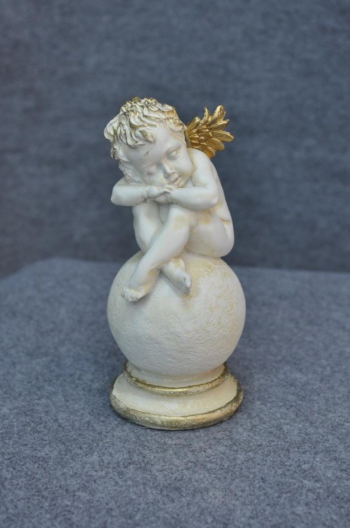 Figur Skulptur Kleiner schläfriger Engel weiß 25cm Design Accessoire PG0615