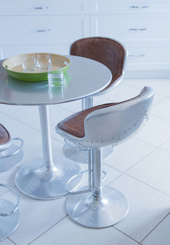 Hocker Barhocker Sessel Stuhl Bar Tresen Einrichtung aviator Aluminium Stühle