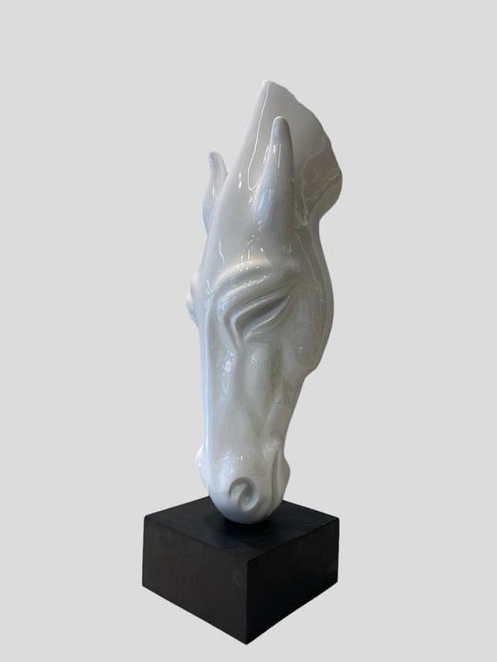 Design Figuren Skulpturen Moderne Pferd mit Sockel Skulptur Deko Neu Dekoration
