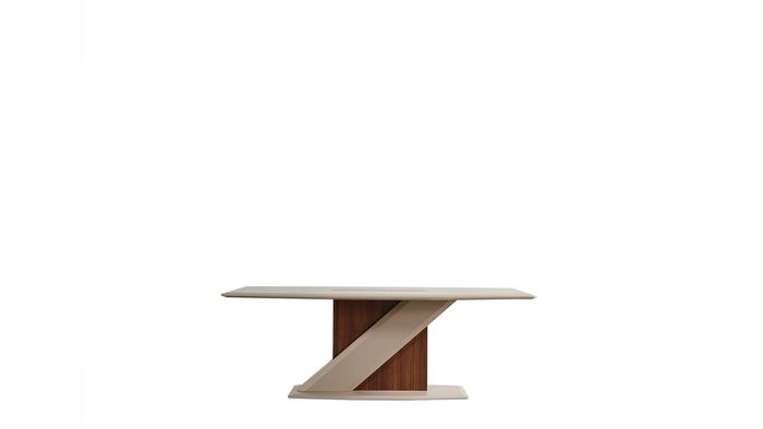 Schicker bequemer Esstisch im Esszimmer in beige Farbe aus Qualitätsholz