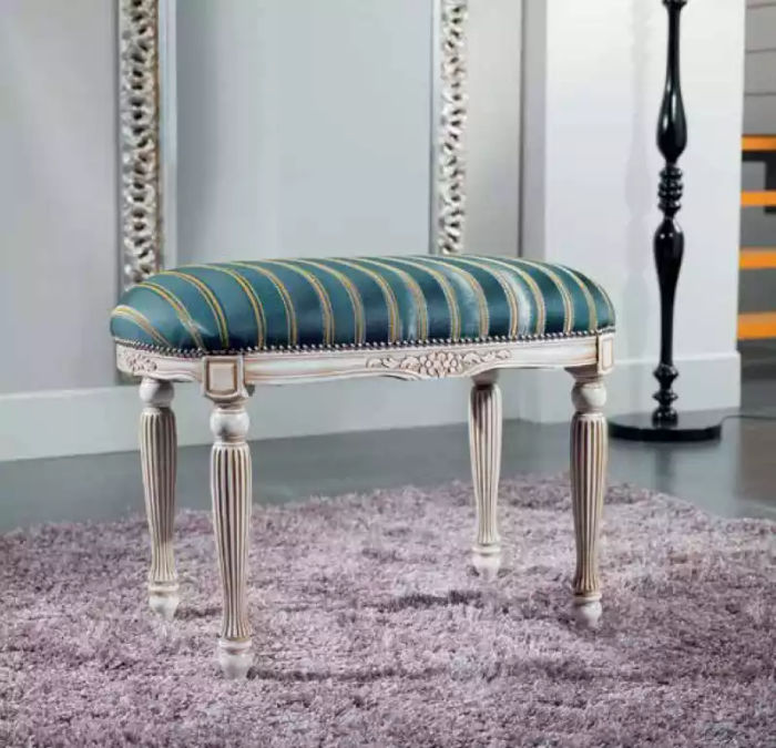 Hocker Polsterhocker Sitzmöbel Design Klassischer Möbel Fußhocker Sitzbank