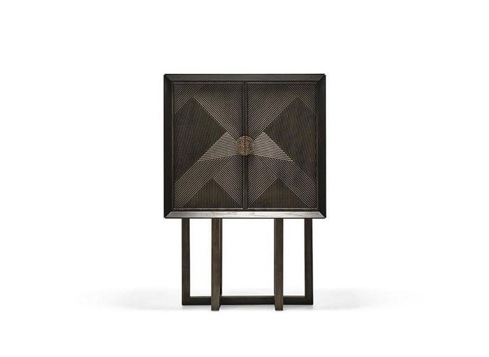 Braune Holzvitrine Elegant Stilvoll Für Wohnraum Präsentation