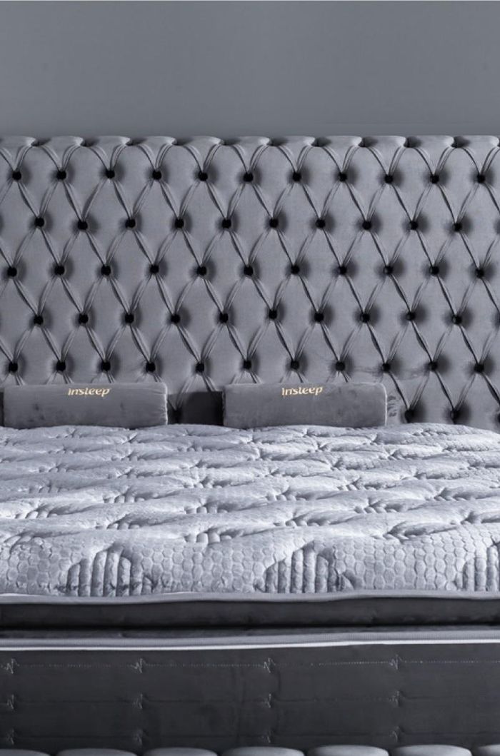 Schlafzimmer Chesterfield Bett 3tlg. 2x Nachtische Betten Samt mit Matratze
