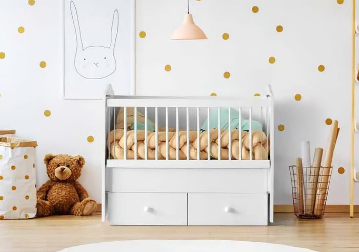 Babybett Weiß Holz Schubladen Praktischer Stauraum Gitterstäbe Modernes Design