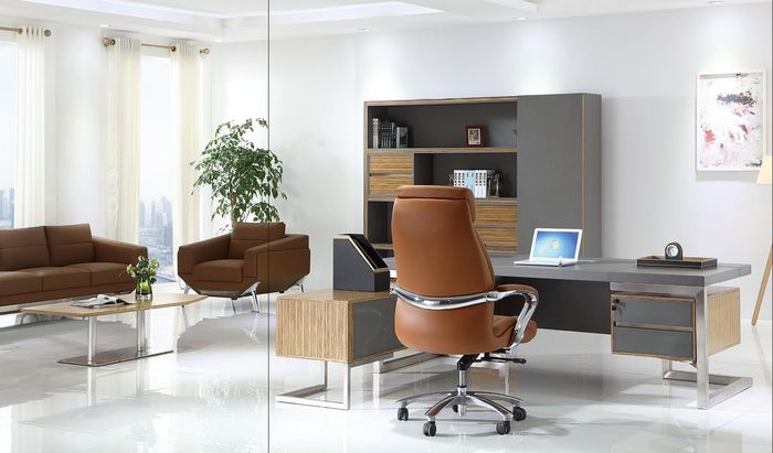 Moderner Holz-Schreibtisch und Schrank im eleganten Design