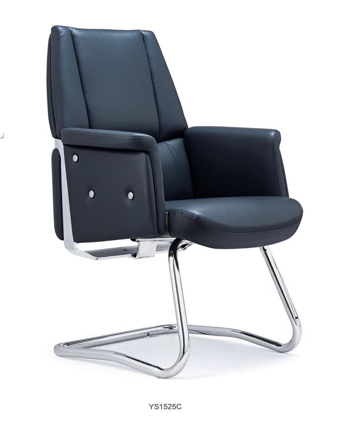 Lederstuhl in Schwarz – Elegantes, modernes Design