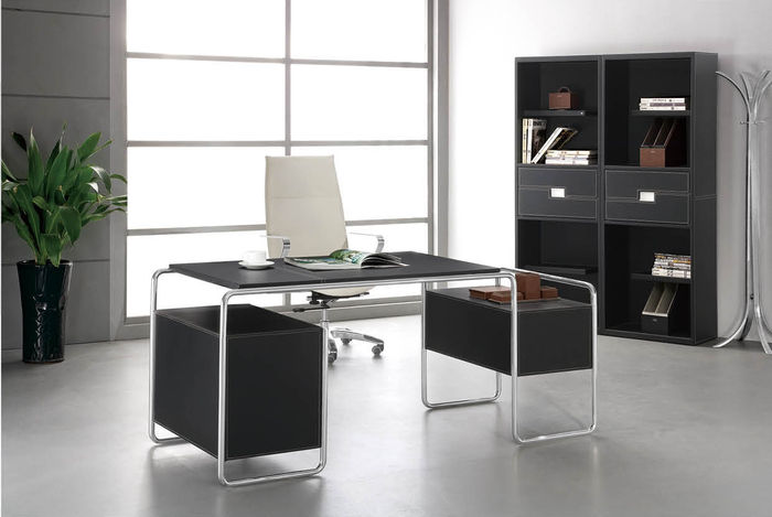 Moderner Schreibtisch aus MDF und Edelstahl in Schwarz