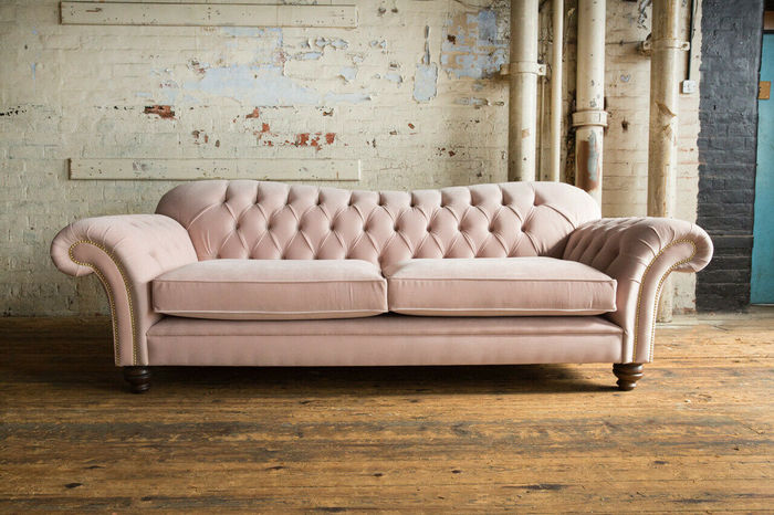 klassische Chesterfield Couch 4 Sitzer Sofa Couch Samt Leder Design Rosa 240cm