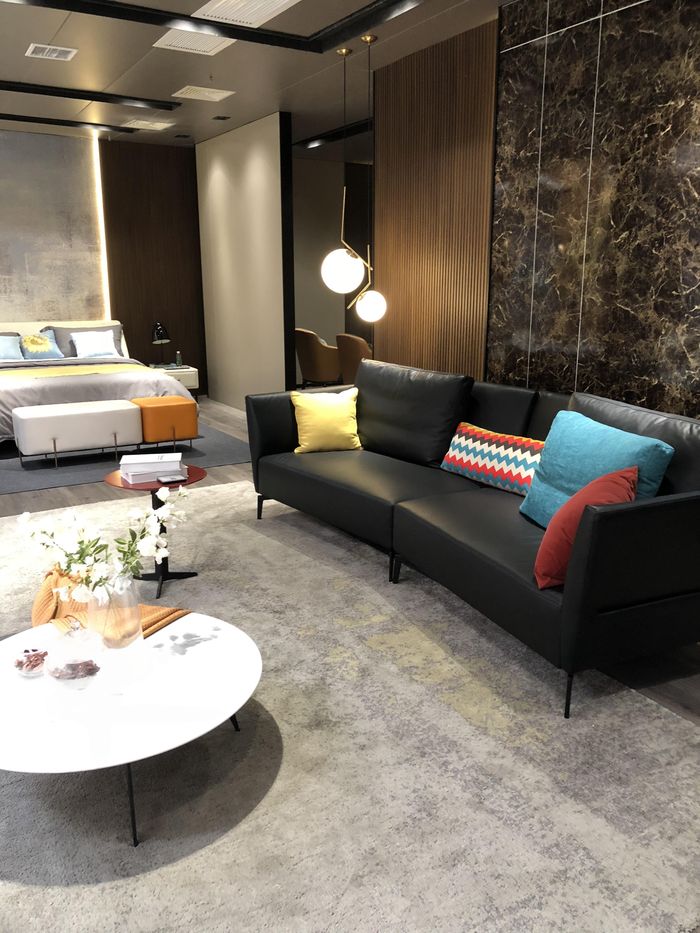 Moderne Viersitzer Couch Polster Design Sofa 4er Sitz Sofas Zimmer Möbel Grau