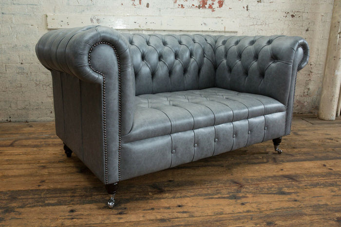 Sofa Chesterfield 2 Sitzer Couch Polster Sitz Textil Stoff Leder Couchen Sofas