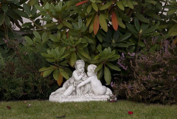 Kind 24cm Skulptur Design Figur Statue Garten Figuren Statuen Skulpturen S101043