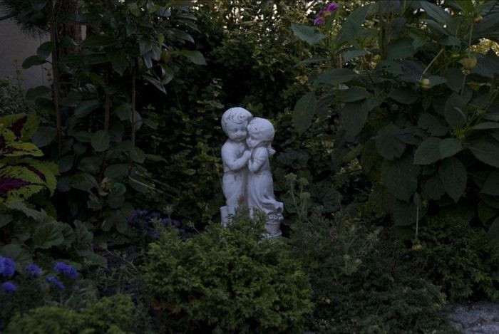 Kind 40cm Skulptur Design Figur Statue Garten Figuren Statuen Skulpturen S101046