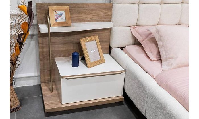 Stilvoller Weißer Hellbrauner Nachttisch Nachtkonsole Schlafzimmer Luxe