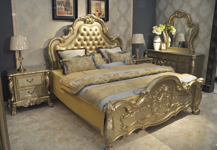 Chesterfield Bed Upholstered Bed Luxury Double Bedroom Baroque Wood Leather Beds
