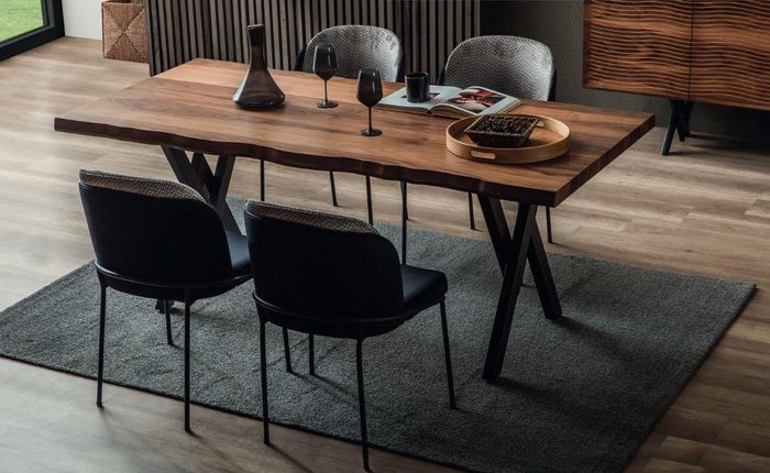Brauner Holz Esszimmertisch Robuste Esstische Holztische Luxus Möbel